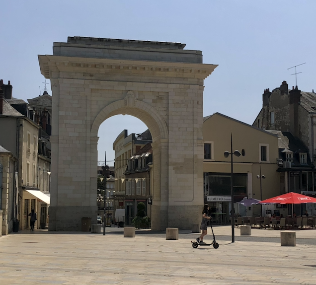 Nevers : entre pierre et lumière