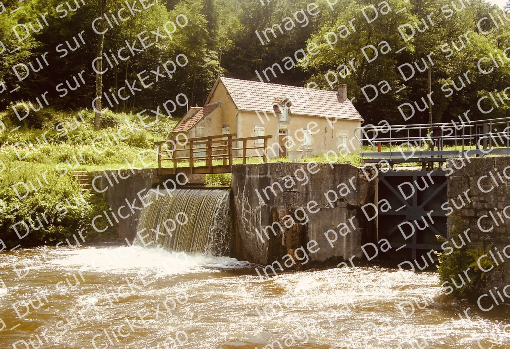 Canal du nivernais - écluse