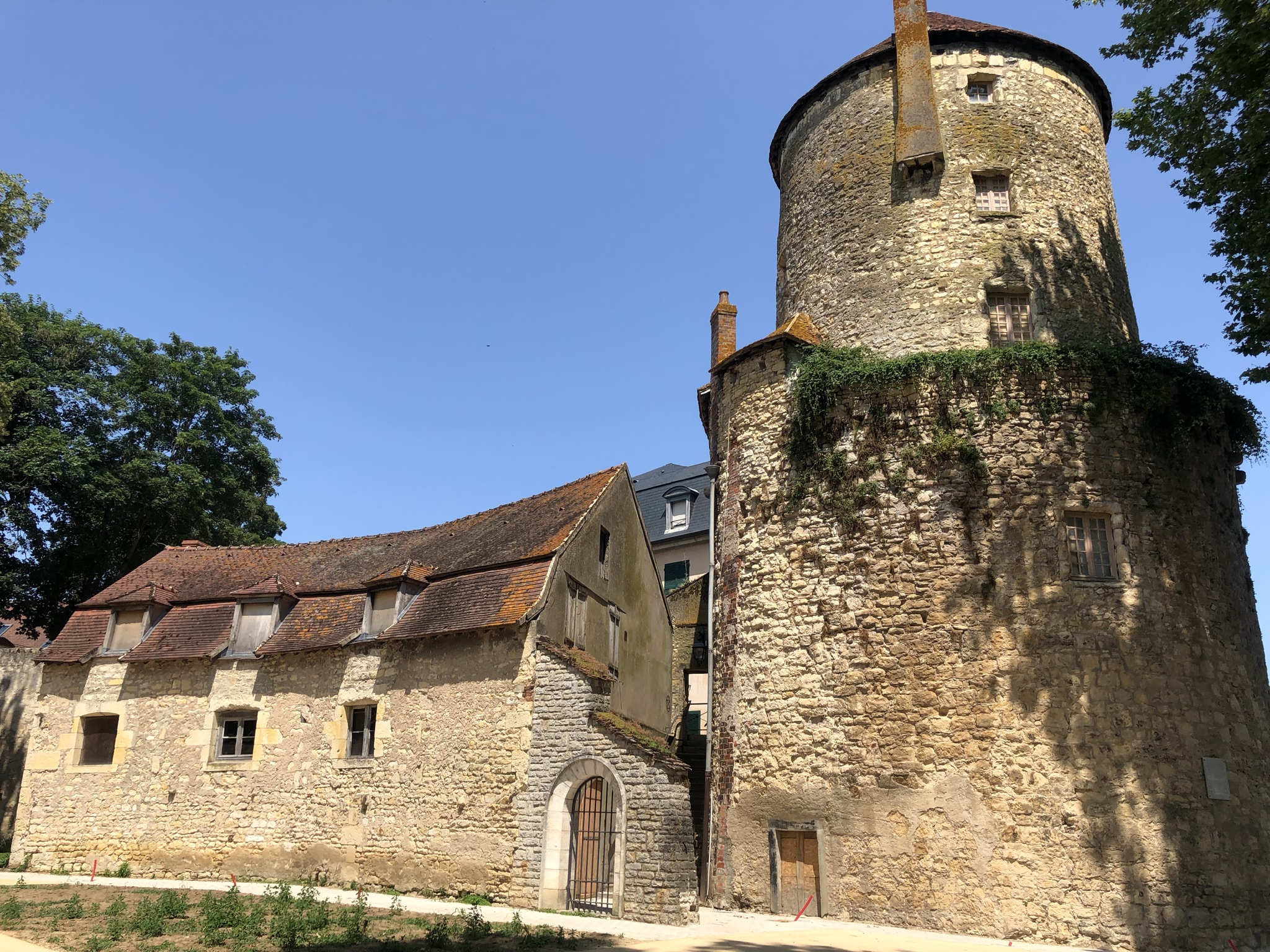 Nevers : entre pierre et lumière